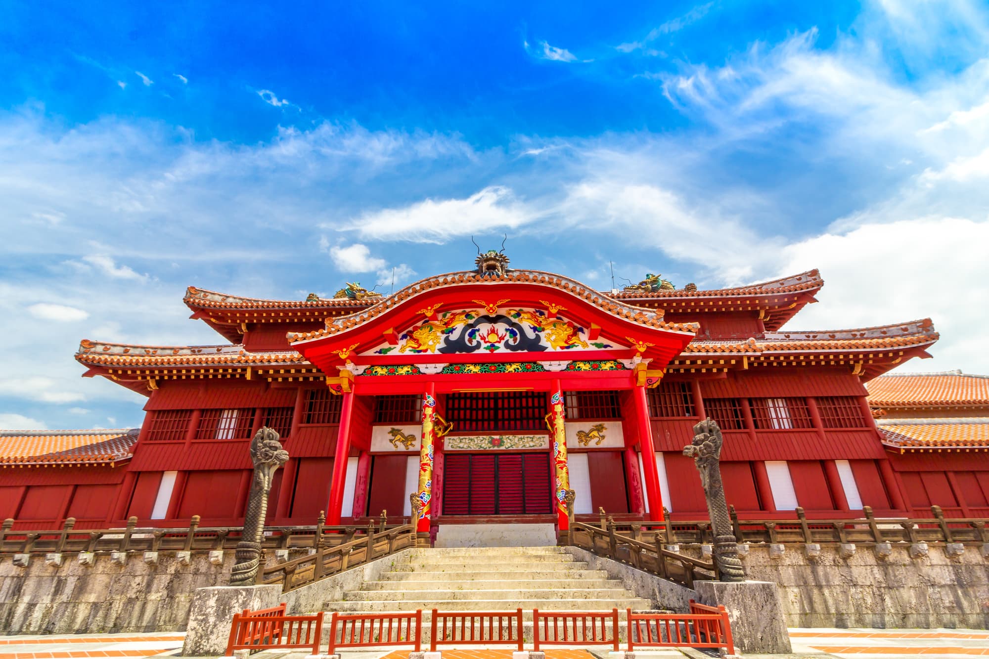 【沖繩必去景點推薦23選】從自然奇景到文化體驗！美食購物等旅遊全攻略！